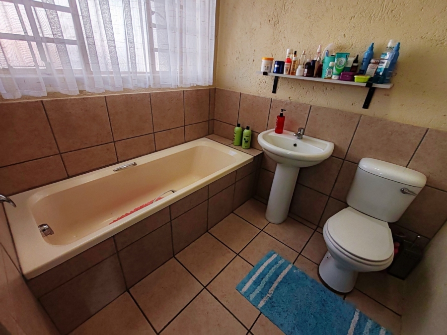 2 Bedroom Property for Sale in Potchefstroom North West